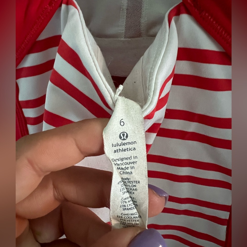 SIZE SIX LULUMEON TOP GENTLY USED